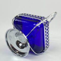 Kvadratinis mėlyno stiklo indas metalo stove su rankena 11,5x14x14,5 cm