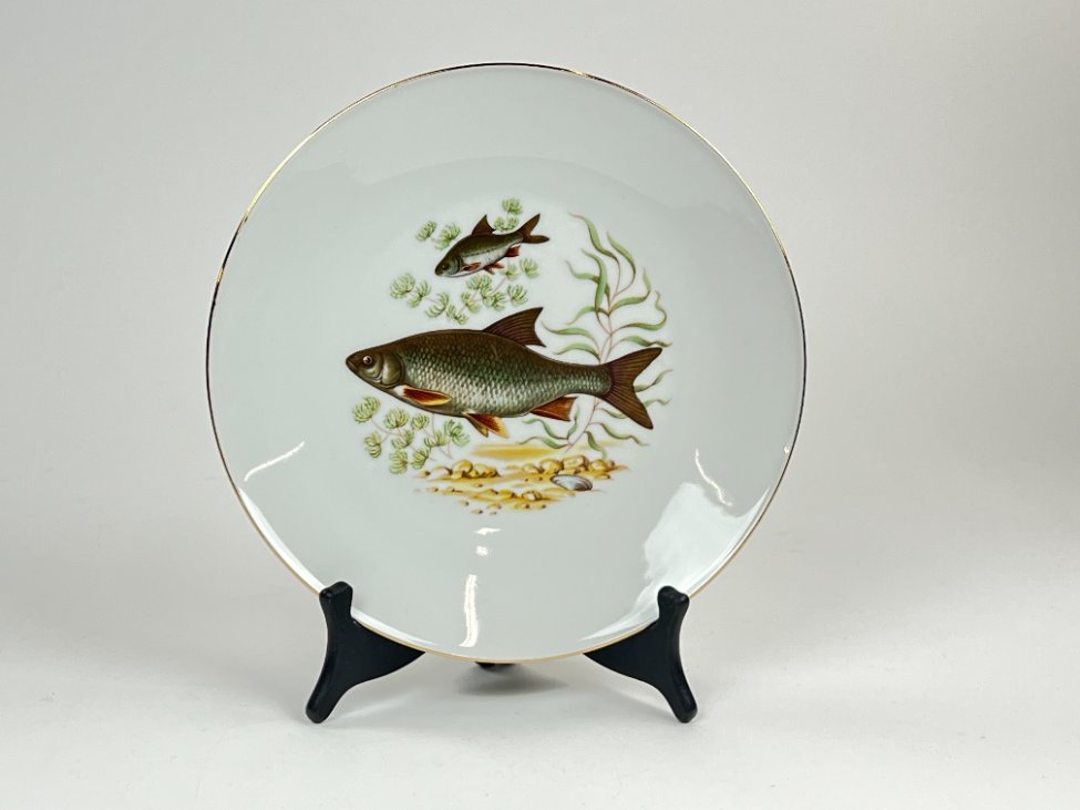 DN0227-servizu-dalys-2 Porcelianinė Mitterteich Bavaria lėkštė su žuvų atvaizdu 24,5×24,5×3 cm