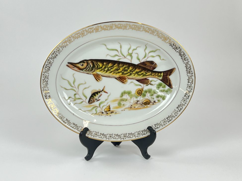 DN0237-servizu-dalys-2 Veritable Porcelaine serviravimo lėkštė su žuvų atvaizdu 26,5×34,5×3,5 cm