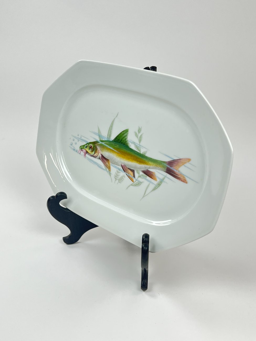 DN0239-servizu-dalys-3 Porcelianinė Winterling serviravimo lėkštė su žuvies atvaizdu 19x29x2,5 cm