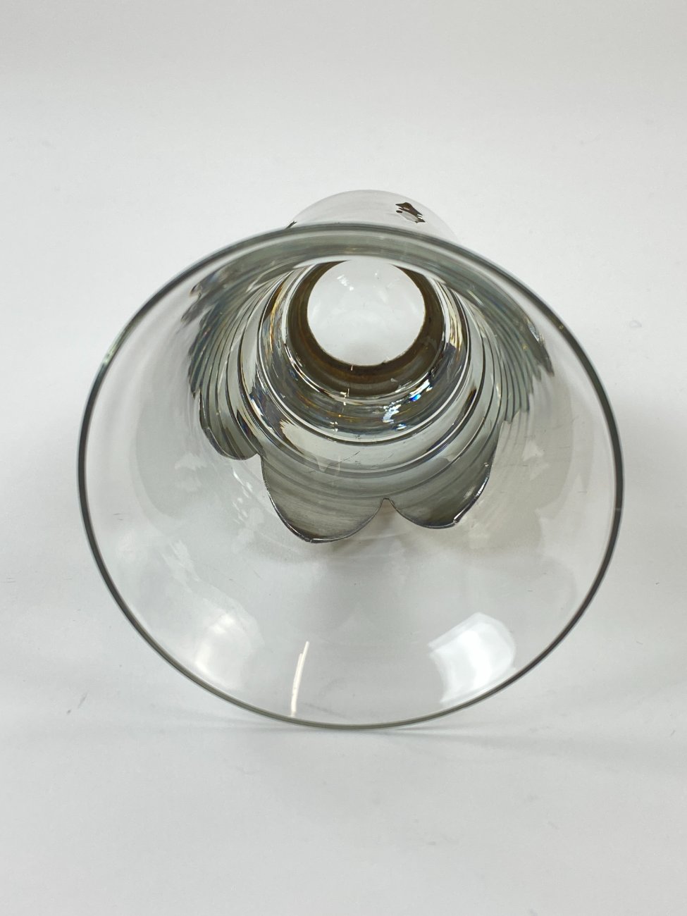 DN0251-taures-ir-taureles-5 Sidabruoto metalo laikiklis su stiklo taurele 180 ml 8x8x12,5 cm