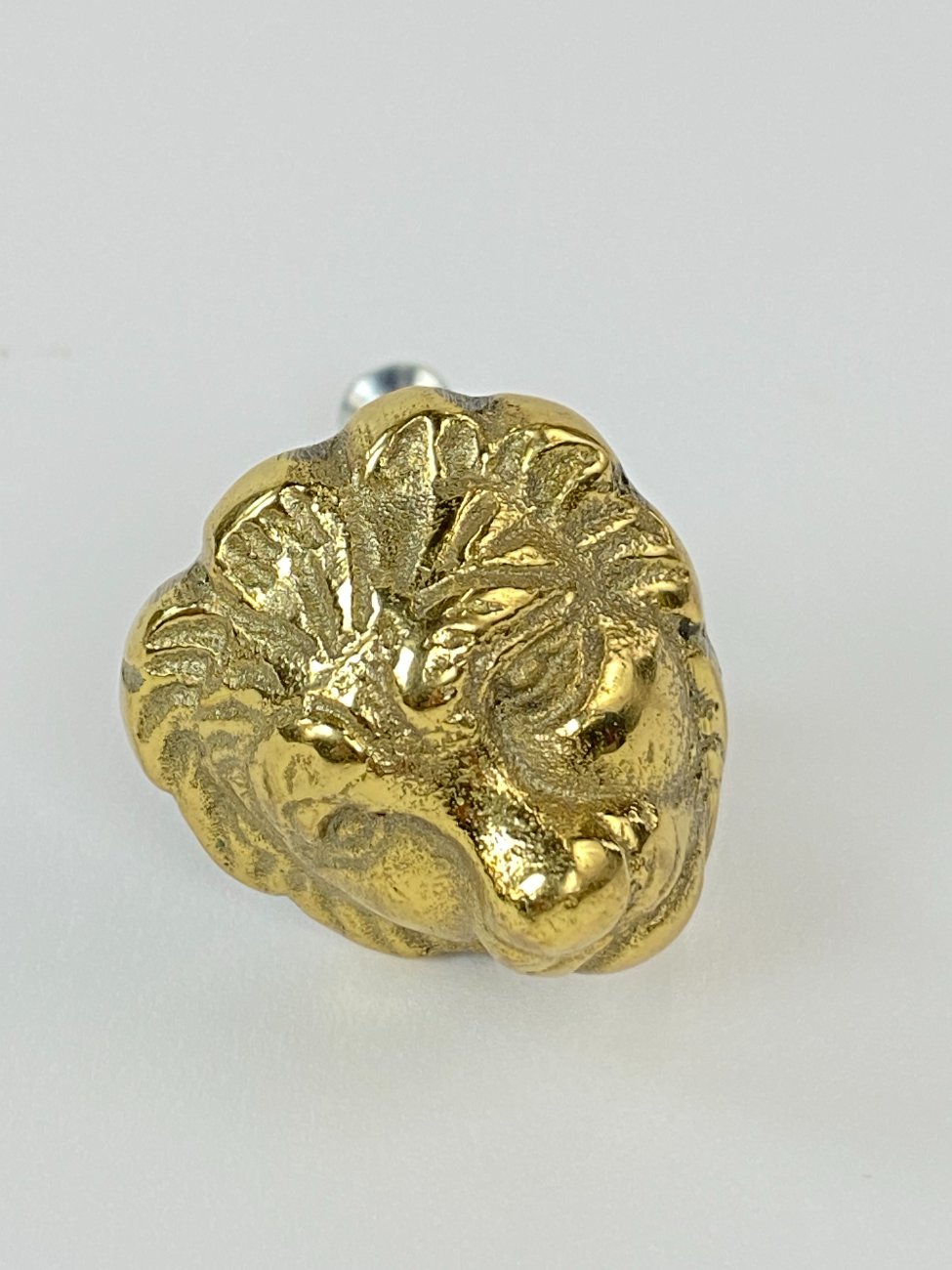 HK0483-baldu-rankeneles-3 Žalvarinė baldo rankenėlė “Liūto galva” 3,5x3x3,5 cm