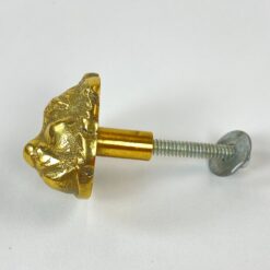 Žalvarinė baldo rankenėlė “Liūto galva” 3,5x3x3,5 cm