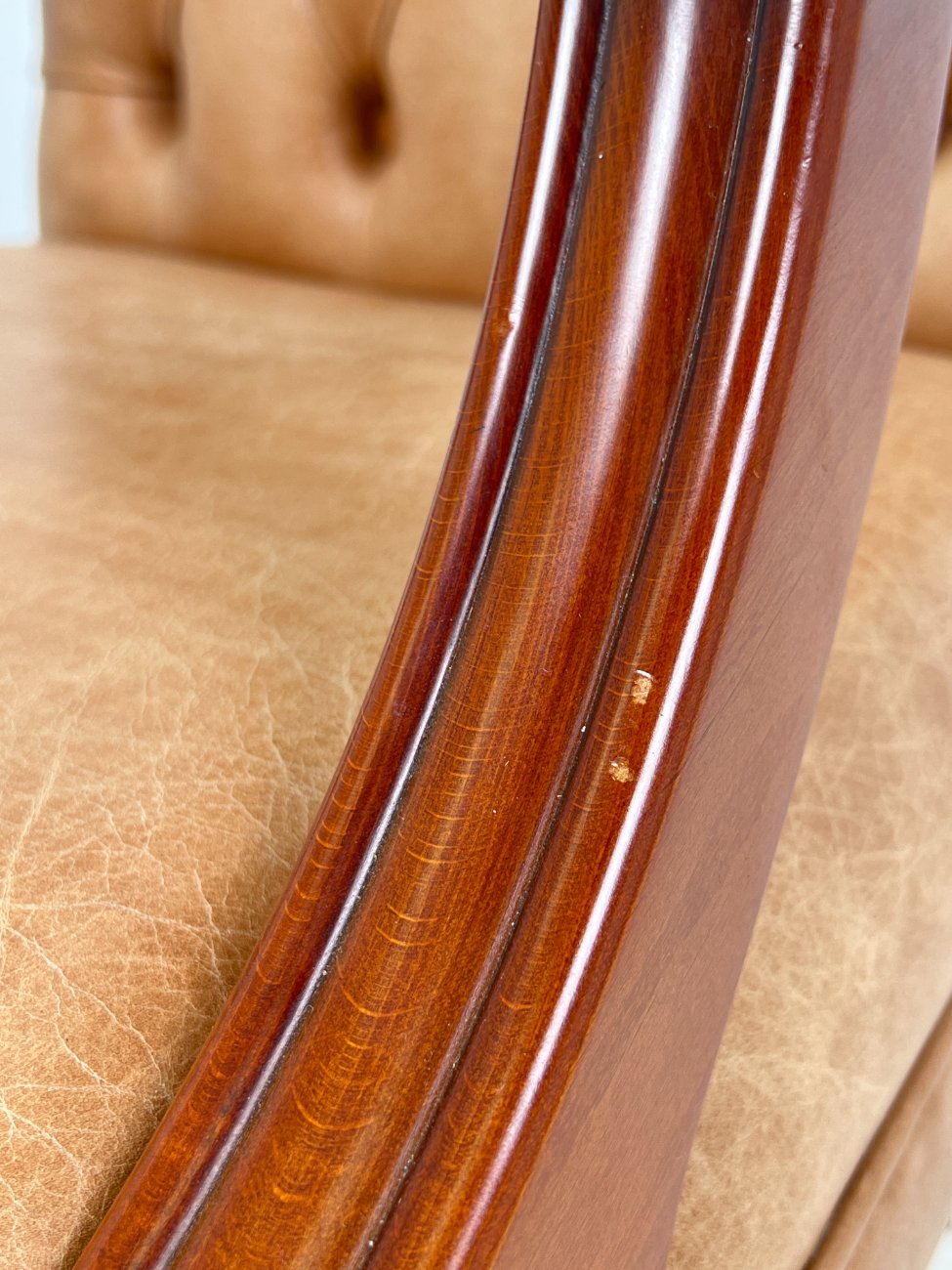 HL0168-kedes-16 Raudonmedžio rėmo darbo krėslas su oda 77x77x113 cm, 56 cm