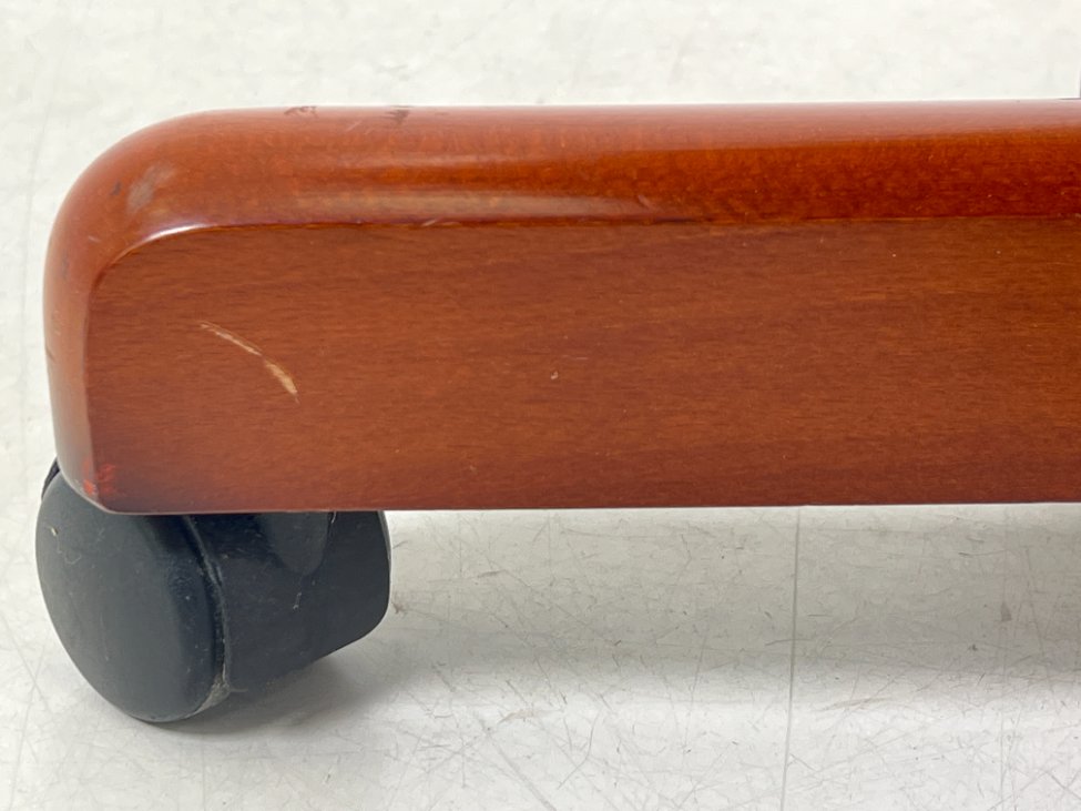 HL0168-kedes-18 Raudonmedžio rėmo darbo krėslas su oda 77x77x113 cm, 56 cm