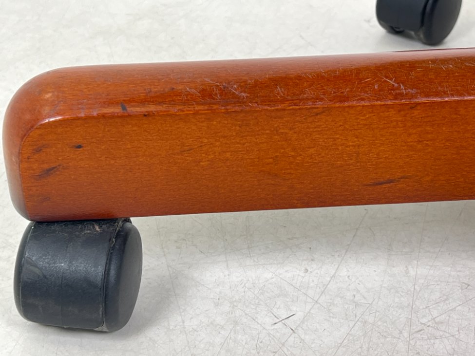 HL0168-kedes-19 Raudonmedžio rėmo darbo krėslas su oda 77x77x113 cm, 56 cm