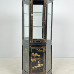 Rytietiška šešiakampė vitrina 70x61x177 cm