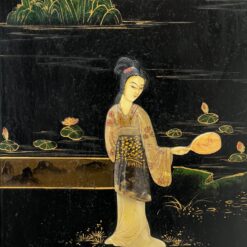 Rytietiška šešiakampė vitrina 70x61x177 cm