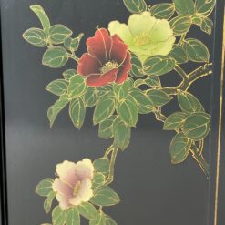 Rytietiška šešiakampė vitrina 70x61x177 cm