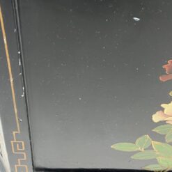 Rytietiška šešiakampė vitrina 70x61x177 cm