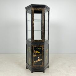 Rytietiška šešiakampė vitrina 70x61x177 cm