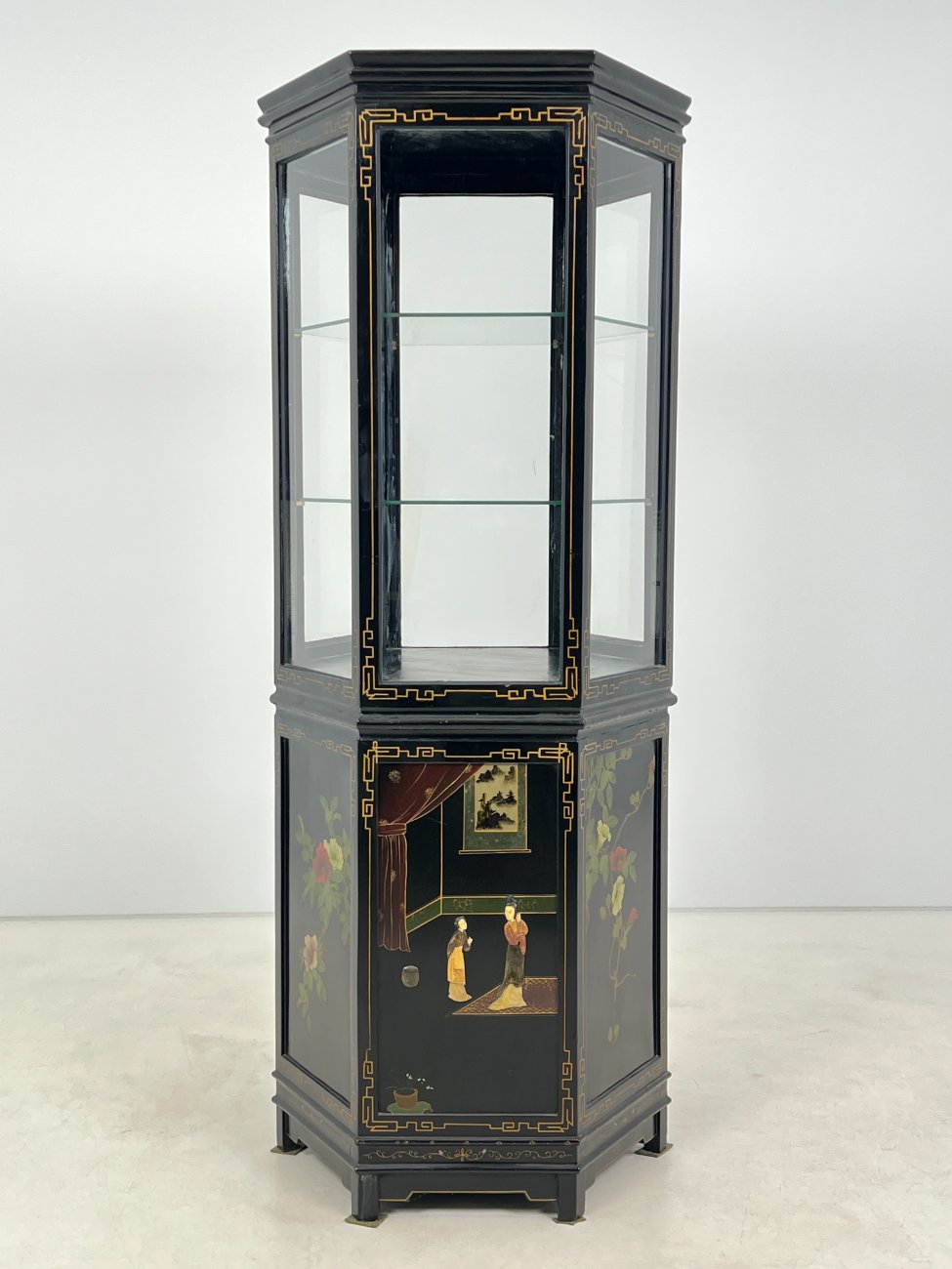 HL0173-vitrinos-4 Rytietiška šešiakampė vitrina 70x61x177 cm