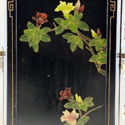 Rytietiška šešiakampė vitrina 70x61x177 cm