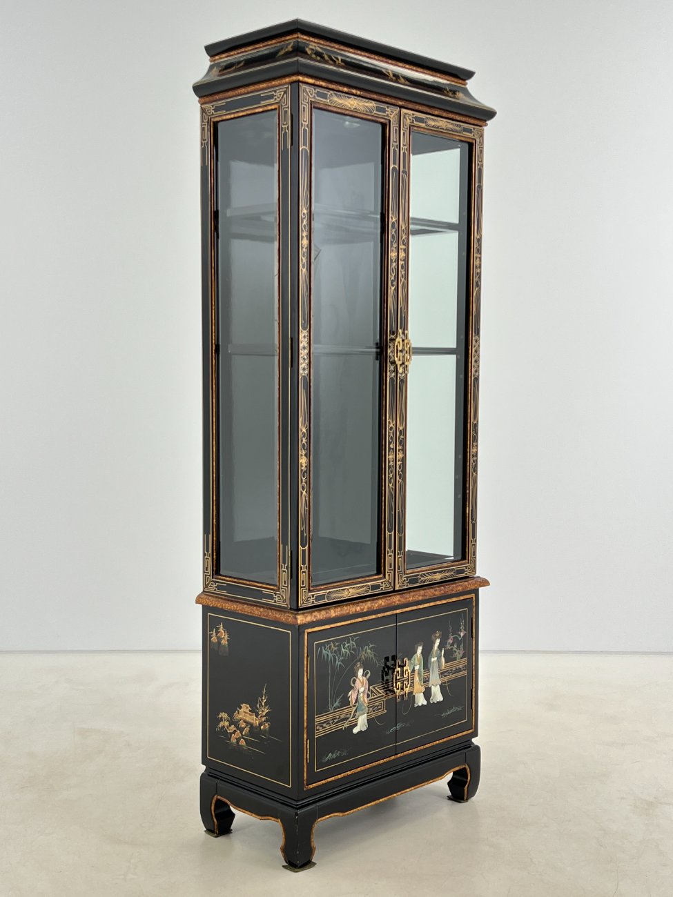 HL0174-vitrinos-3 Rytietiška vitrina su apšvietimu 35,5×69,5×185,5 cm