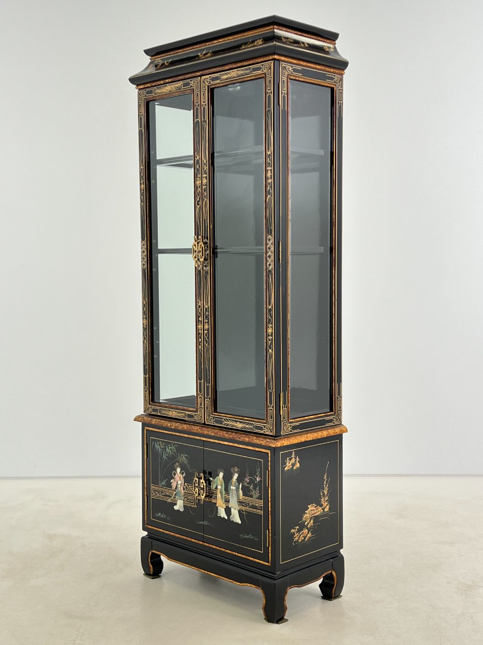 HL0174-vitrinos-4 Rytietiška vitrina su apšvietimu 35,5×69,5×185,5 cm