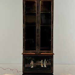 Rytietiška vitrina su apšvietimu 35,5×69,5×185,5 cm