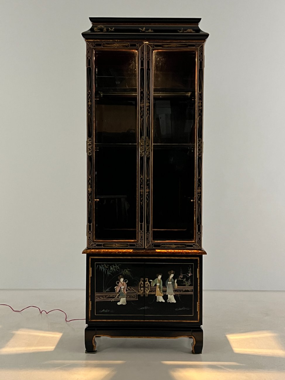 HL0174-vitrinos-7 Rytietiška vitrina su apšvietimu 35,5×69,5×185,5 cm