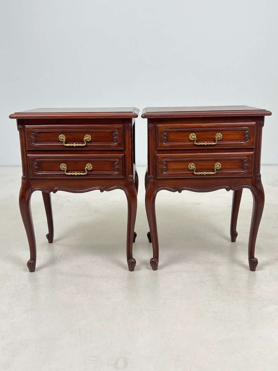 HL0177-spinteles-1 Riešutmedžio spintelės 2 vnt. komplektas 37x44x59 cm