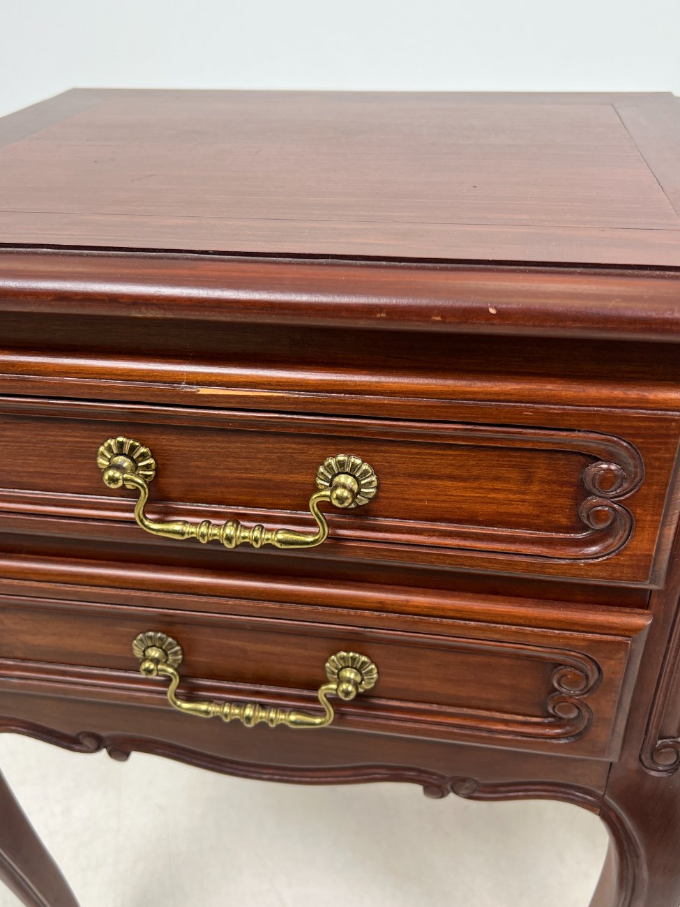 HL0177-spinteles-10 Riešutmedžio spintelės 2 vnt. komplektas 37x44x59 cm