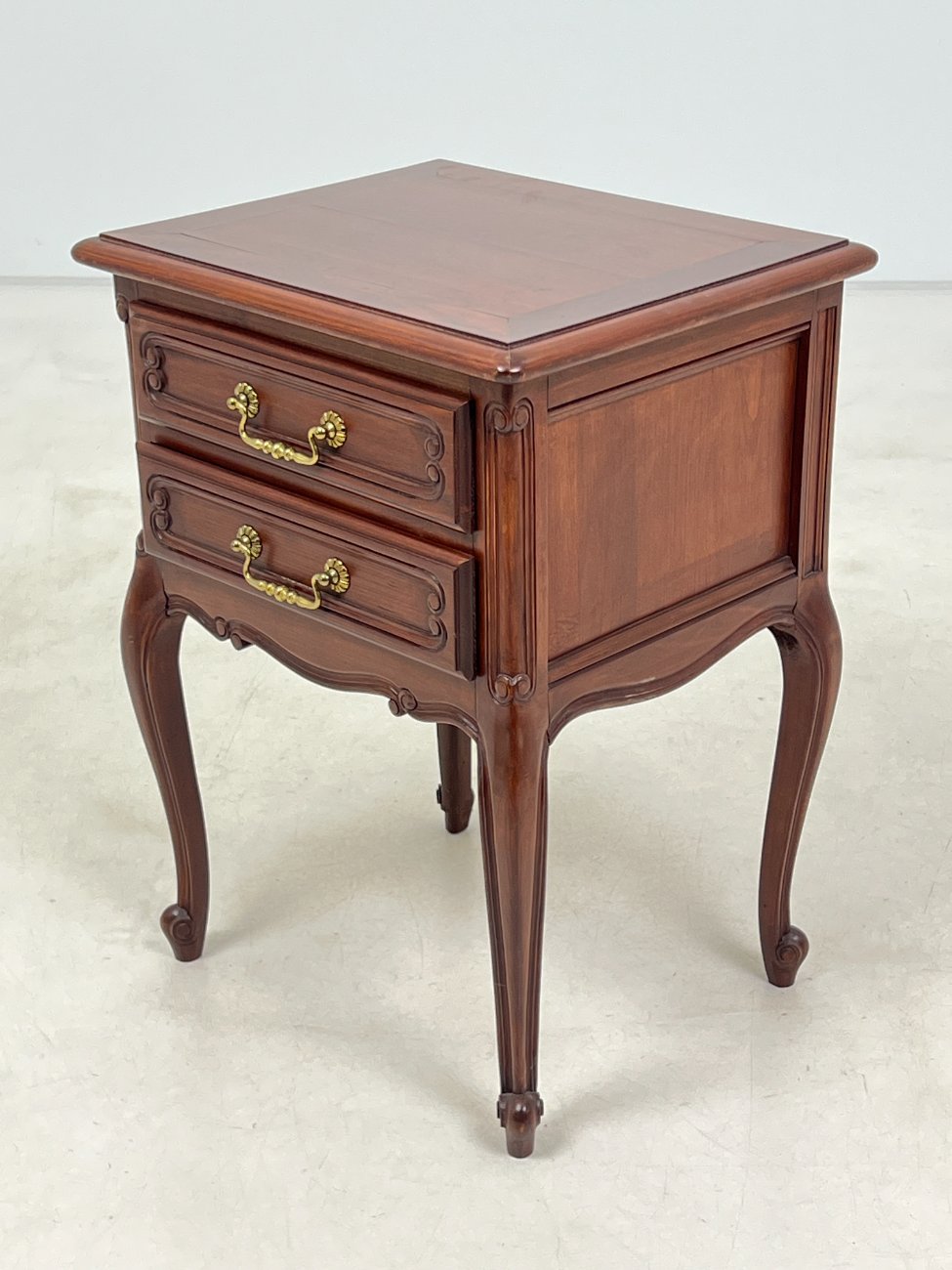 HL0177-spinteles-3 Riešutmedžio spintelės 2 vnt. komplektas 37x44x59 cm