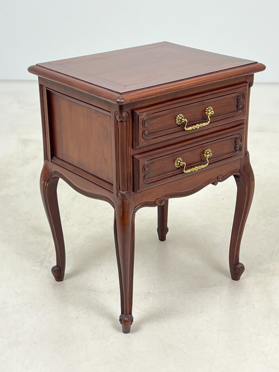 HL0177-spinteles-4 Riešutmedžio spintelės 2 vnt. komplektas 37x44x59 cm