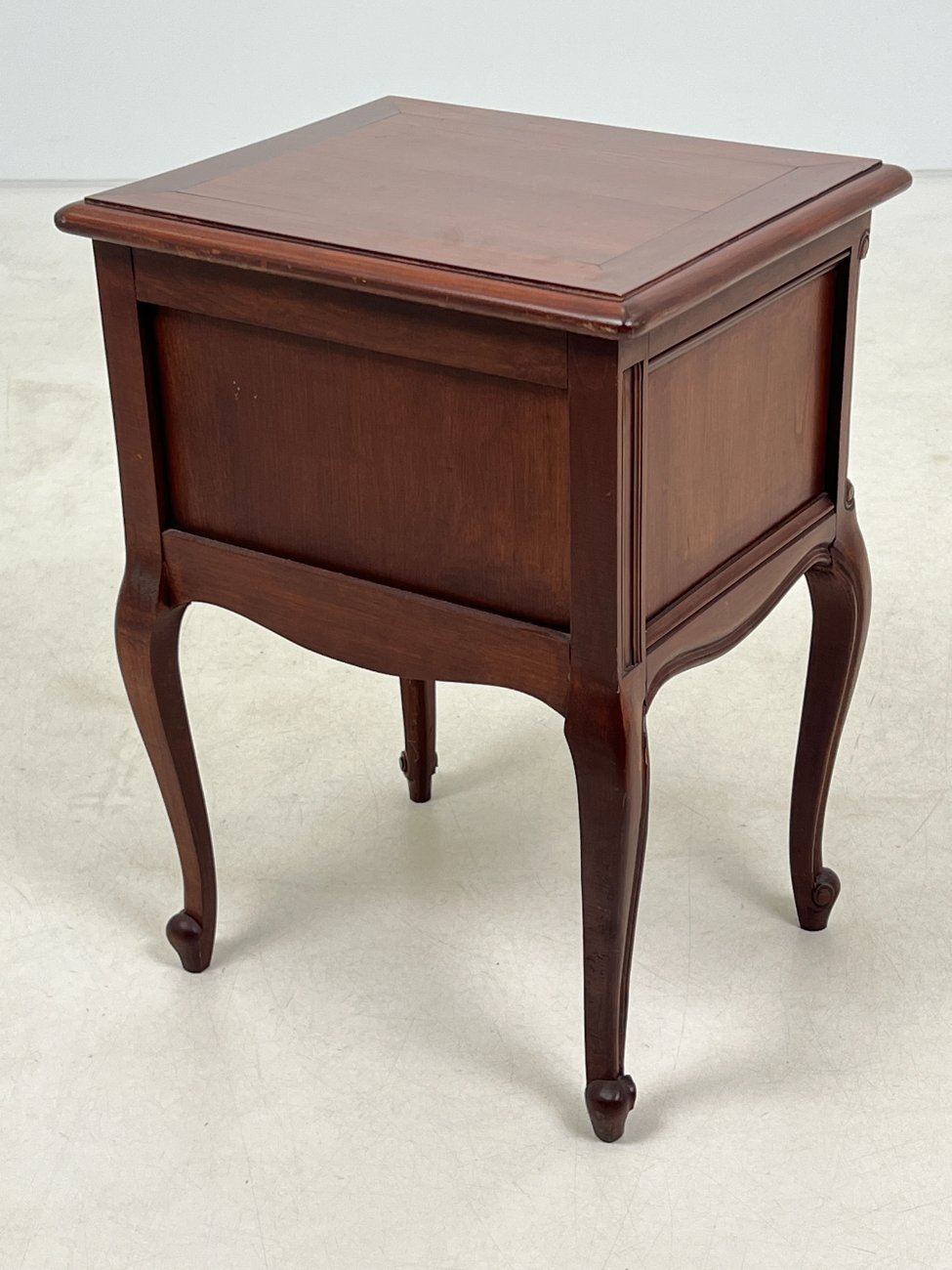 HL0177-spinteles-9 Riešutmedžio spintelės 2 vnt. komplektas 37x44x59 cm