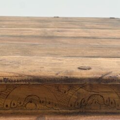 Indiškas kavos staliukas drožinėtais šonais 121x122x40 cm