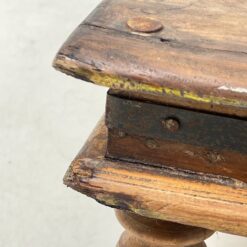 Indiškas kavos staliukas drožinėtais šonais 121x122x40 cm