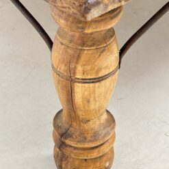 Indiškas kavos staliukas drožinėtais šonais 121x122x40 cm