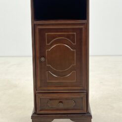 Riešutmedžio spintelė 29,5x38x82 cm