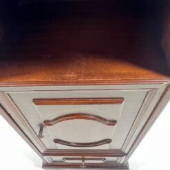 Riešutmedžio spintelė 29,5x38x82 cm