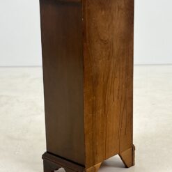 Riešutmedžio spintelė 29,5x38x82 cm