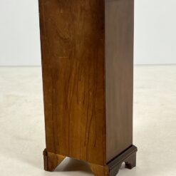 Riešutmedžio spintelė 29,5x38x82 cm