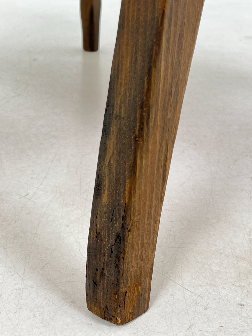 HL0195-valgomojo-kreslai-11 Ąžuolinis krėslas su gobelenu 75×62,5×115 cm, 42 cm