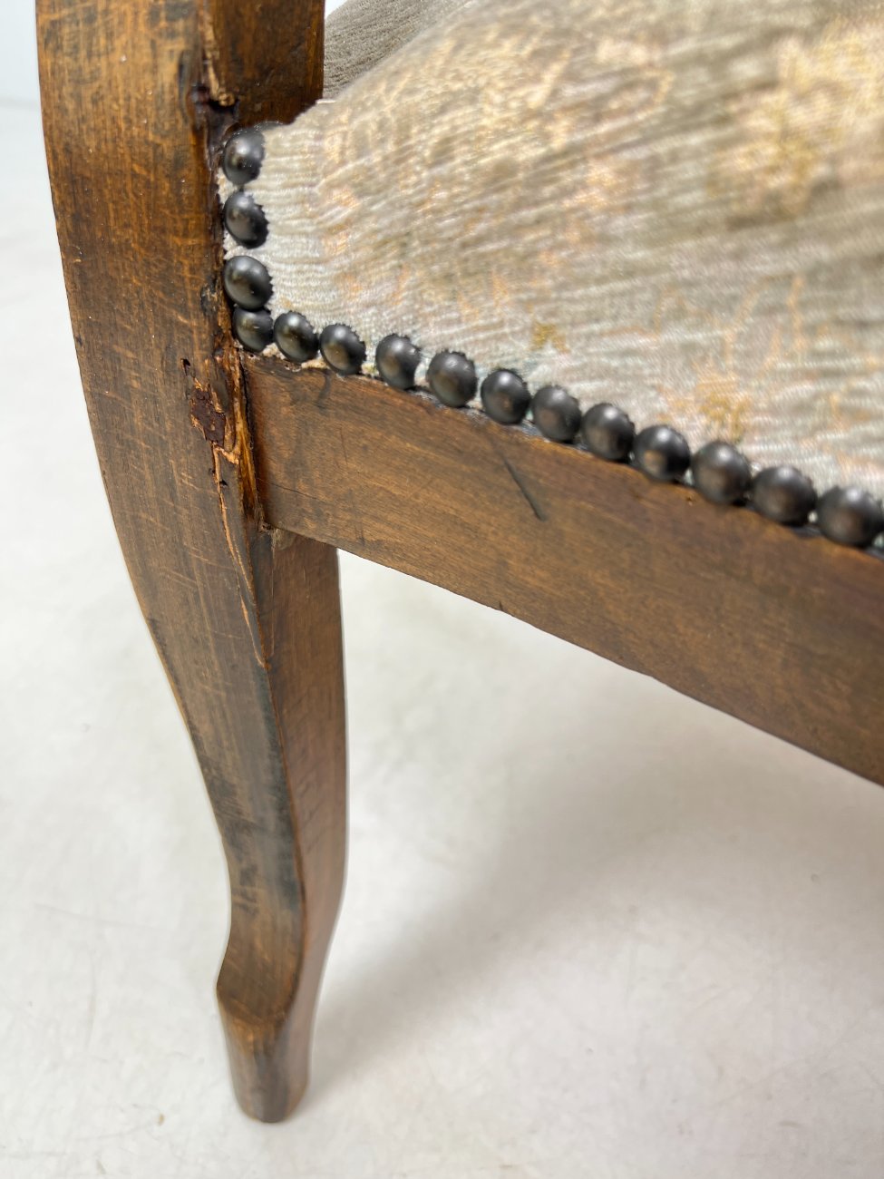 HL0195-valgomojo-kreslai-14 Ąžuolinis krėslas su gobelenu 75×62,5×115 cm, 42 cm