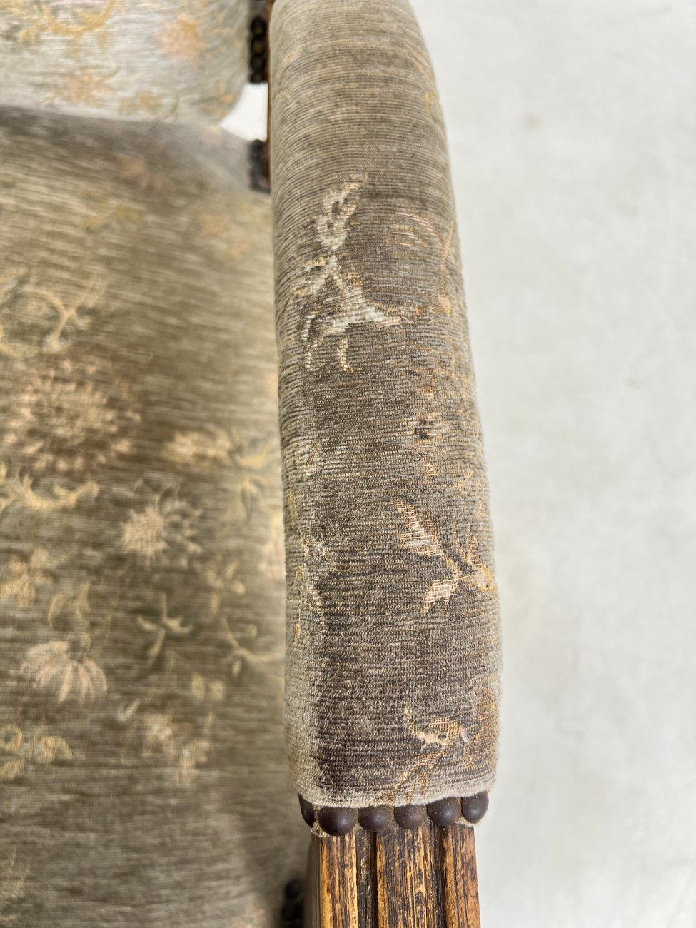 HL0195-valgomojo-kreslai-16 Ąžuolinis krėslas su gobelenu 75×62,5×115 cm, 42 cm