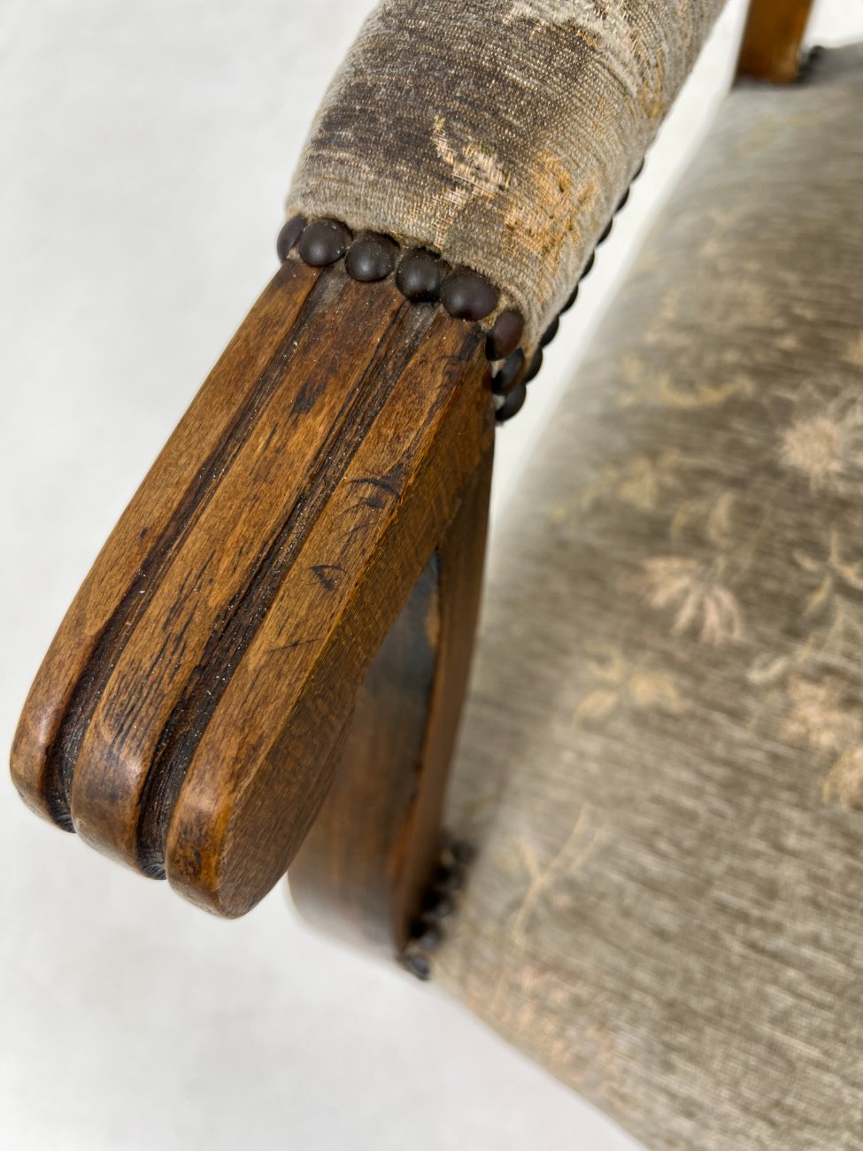 HL0195-valgomojo-kreslai-18 Ąžuolinis krėslas su gobelenu 75×62,5×115 cm, 42 cm