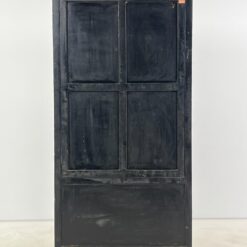 Rytietiška juodos spalvos vitrina su akmens dekoracijomis 42x83x179 cm