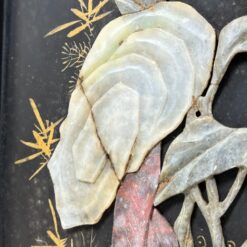 Rytietiška juodos spalvos vitrina su akmens dekoracijomis 42x83x179 cm