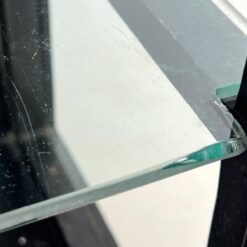 Rytietiška juodos spalvos vitrina su akmens dekoracijomis 42x83x179 cm