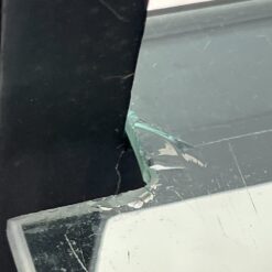 Rytietiška juodos spalvos vitrina su akmens dekoracijomis 42x83x179 cm