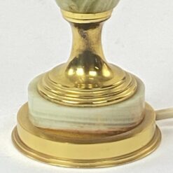 Stalinis žalvario ir onikso šviestuvas žalsvos spalvos gaubtu 31x31x51 cm