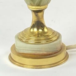 Stalinis žalvario ir onikso šviestuvas žalsvos spalvos gaubtu 31x31x51 cm