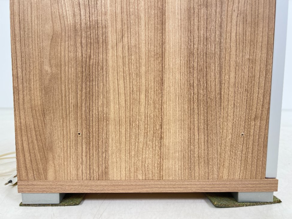 HN0999-vitrinos-12 Vitrina su apšvietimu 39,5×43,5×198 cm