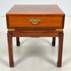 Rytietiško stiliaus raudonmedžio spintelė 50x50x52,5 cm