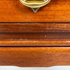 Rytietiško stiliaus raudonmedžio spintelė 50x50x52,5 cm