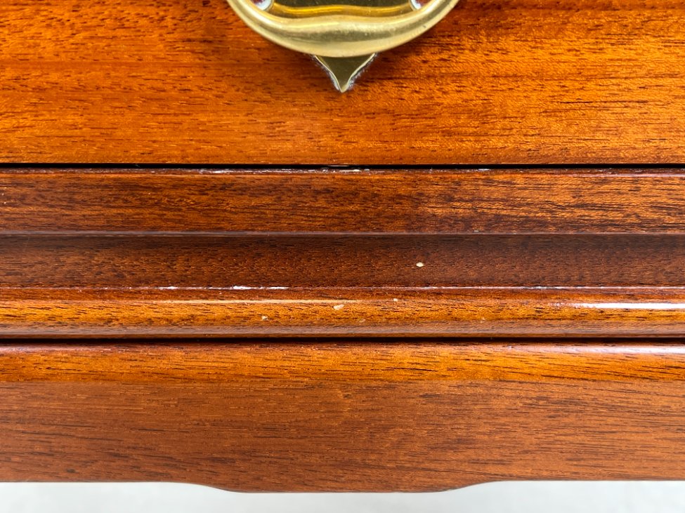 HN1000-spinteles-14 Rytietiško stiliaus raudonmedžio spintelė 50x50x52,5 cm