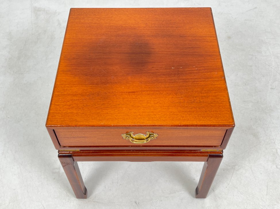 HN1000-spinteles-5 Rytietiško stiliaus raudonmedžio spintelė 50x50x52,5 cm