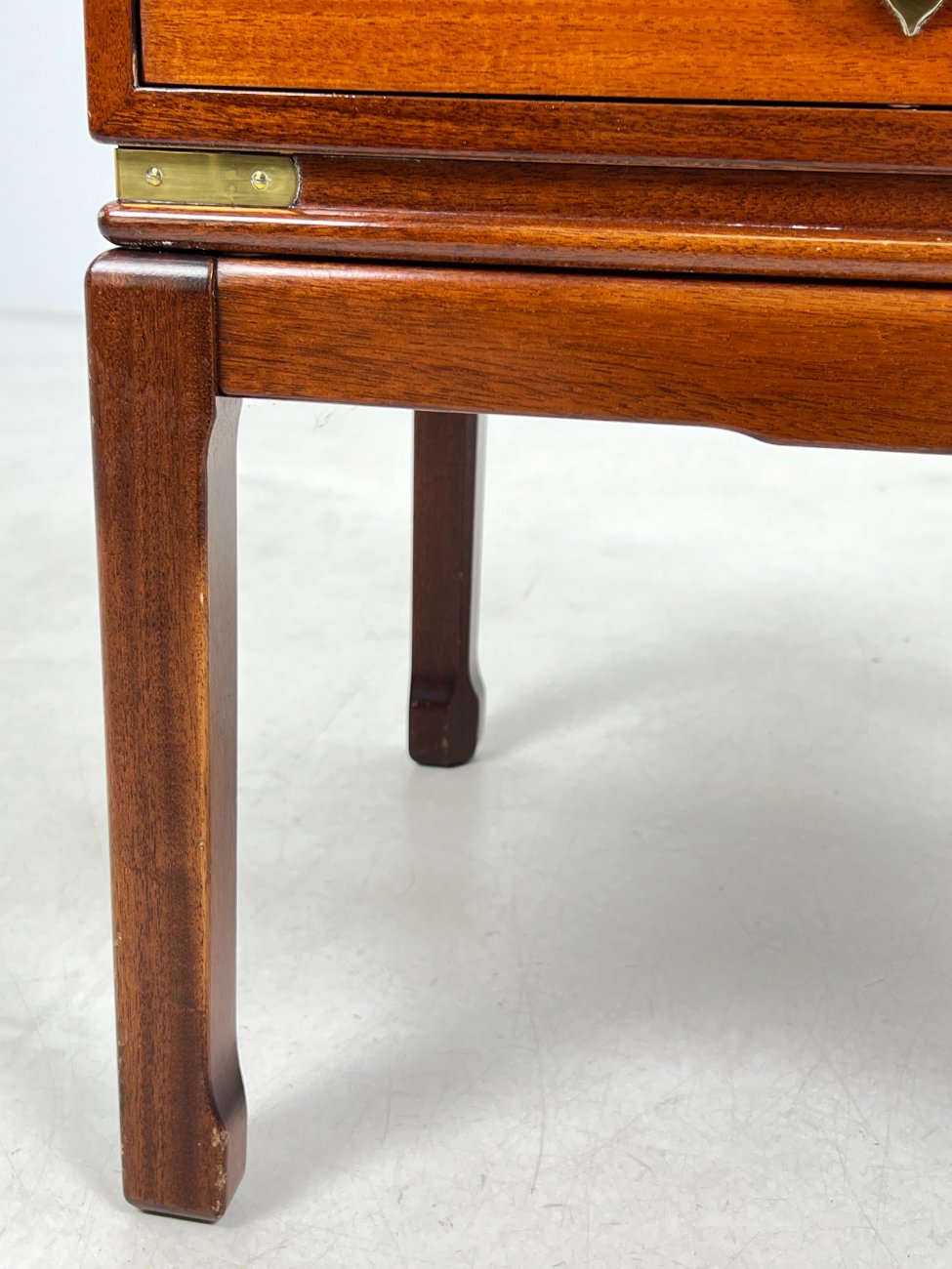 HN1000-spinteles-7 Rytietiško stiliaus raudonmedžio spintelė 50x50x52,5 cm