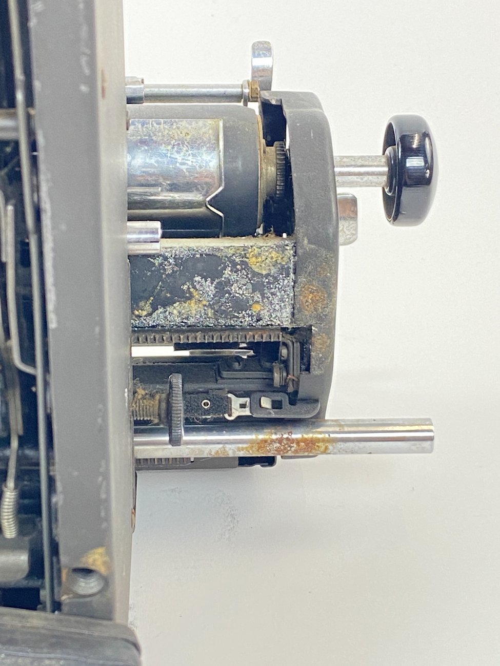 HN1003-rasomosios-masineles-15 “Adler” rašomoji mašinėlė 40x50x26 cm